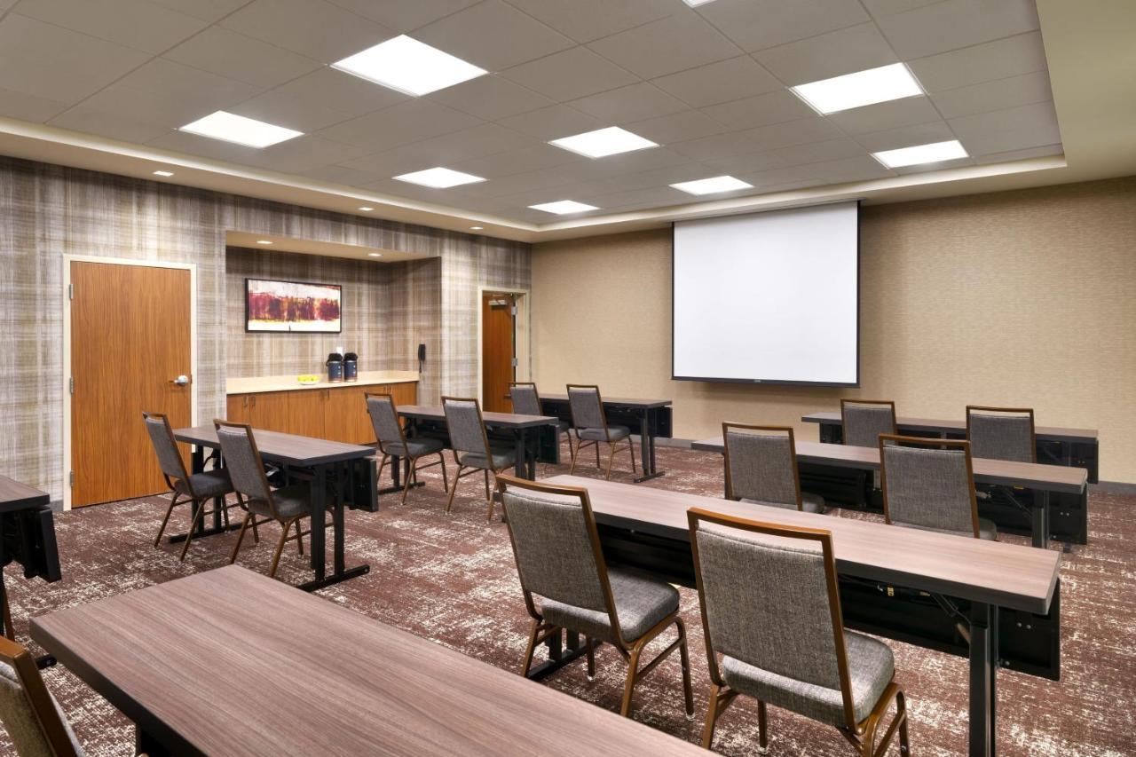 Courtyard By Marriott Atlanta Duluth Downtown Hotel Exterior photo