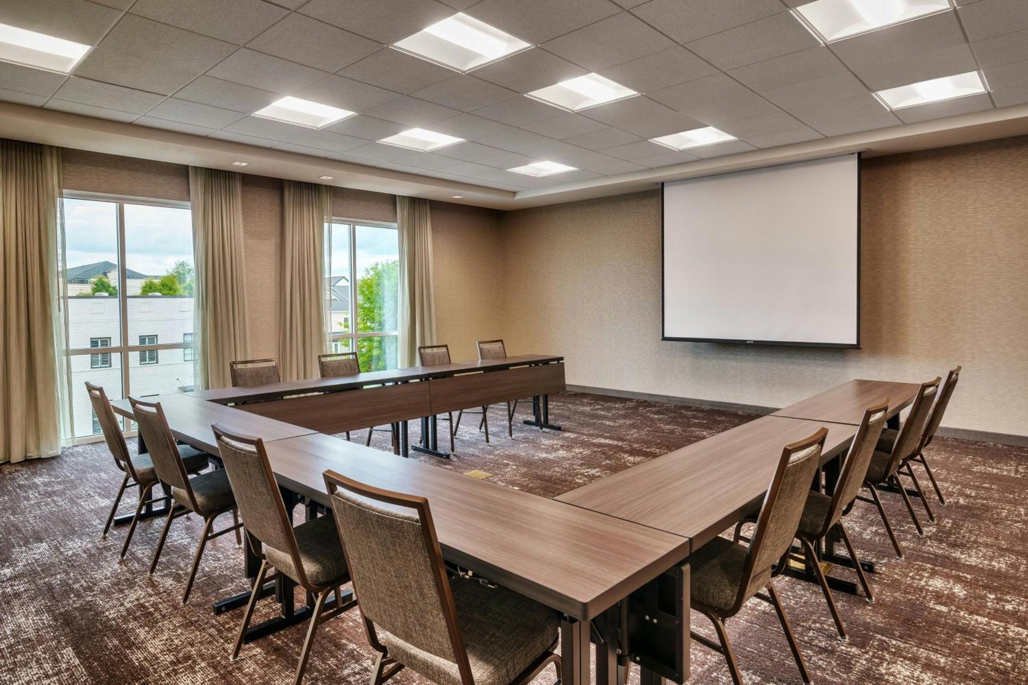 Courtyard By Marriott Atlanta Duluth Downtown Hotel Exterior photo