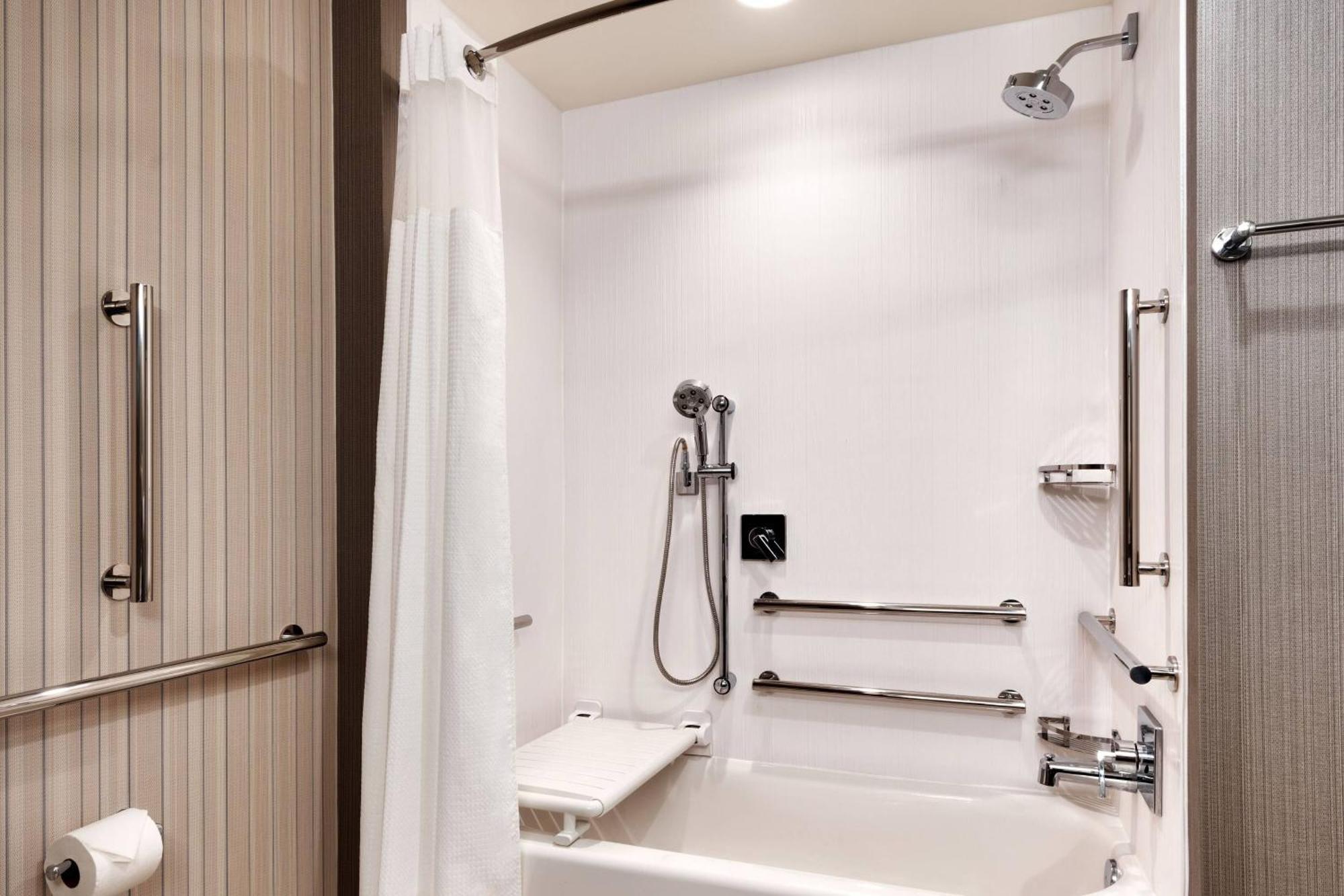 Courtyard By Marriott Atlanta Duluth Downtown Hotel Exterior photo