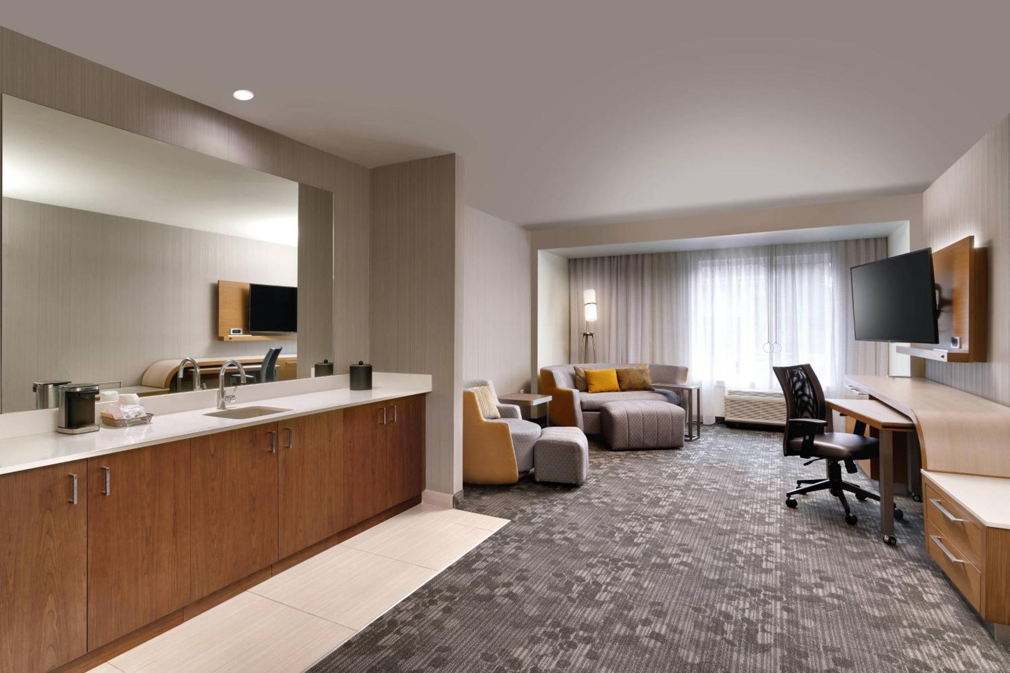 Courtyard By Marriott Atlanta Duluth Downtown Hotel Exterior photo