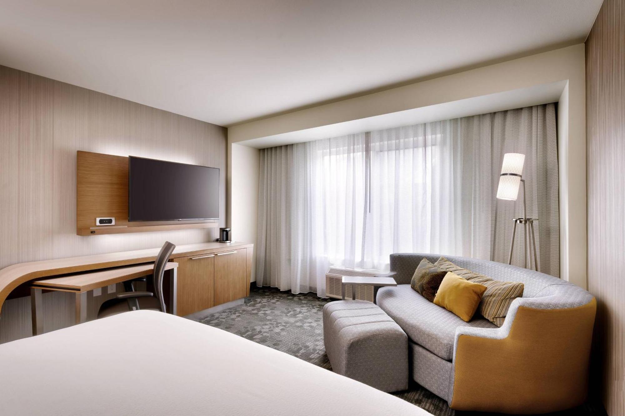 Courtyard By Marriott Atlanta Duluth Downtown Hotel Exterior photo