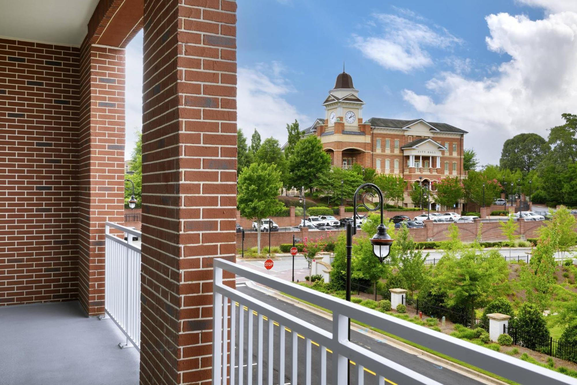 Courtyard By Marriott Atlanta Duluth Downtown Hotel Exterior photo
