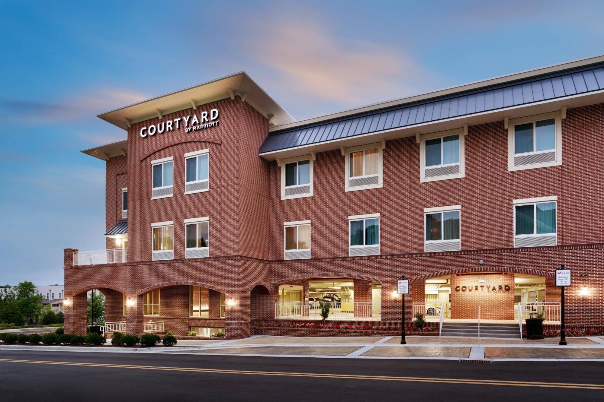 Courtyard By Marriott Atlanta Duluth Downtown Hotel Exterior photo